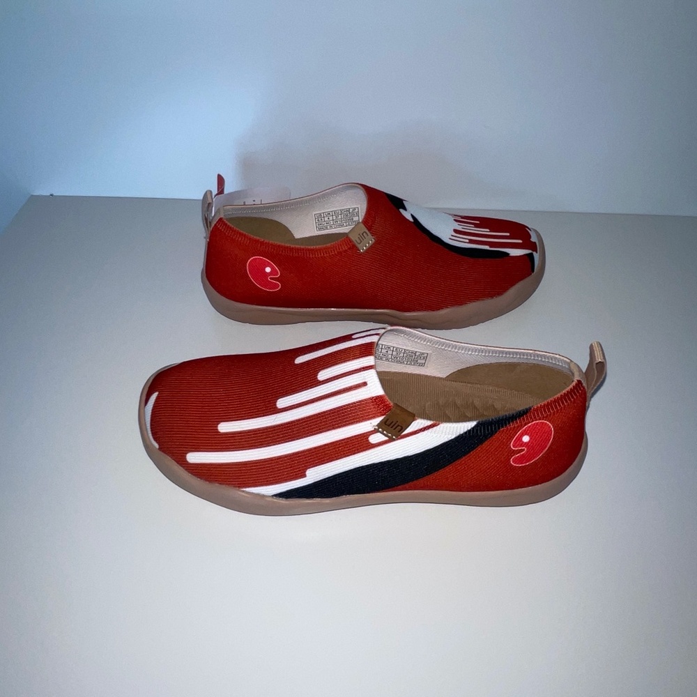 UIN Toledo Save The Penguin Slip-On Travel Art shoes Size 6.5 US NWT - Picture 4 of 8